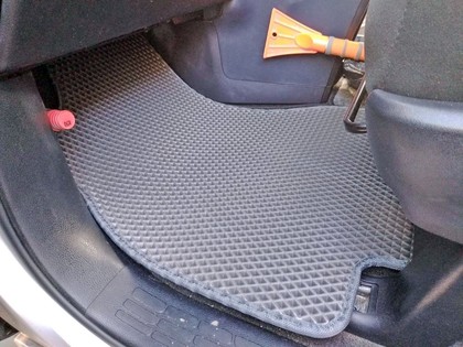 Коврики на Toyota Voxy (R80) 2014 - 2021 в Туле