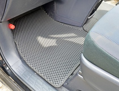 Коврики на Toyota Voxy (R80) 2014 - 2021 в Туле