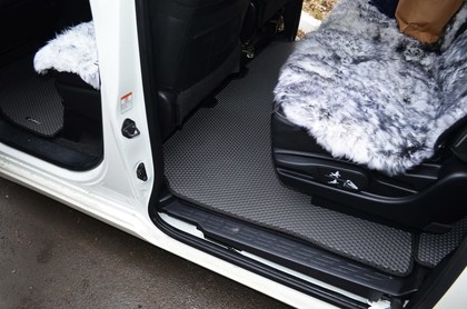 Коврики на Toyota Voxy (R80) 2014 - 2021 в Туле