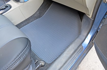Коврики на Toyota Yaris II 2005 - 2011 в Туле