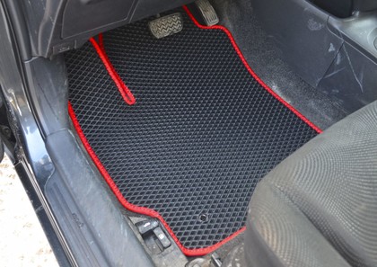 Коврики на Toyota Yaris II 2005 - 2011 в Туле