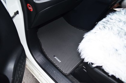 Коврики на Toyota Voxy (R80) 2014 - 2021 в Туле