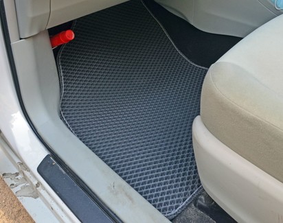 Коврики на Toyota Prius Alpha 2011 - 2021 в Туле