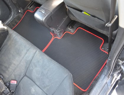 Коврики на Toyota Yaris II 2005 - 2011 в Туле