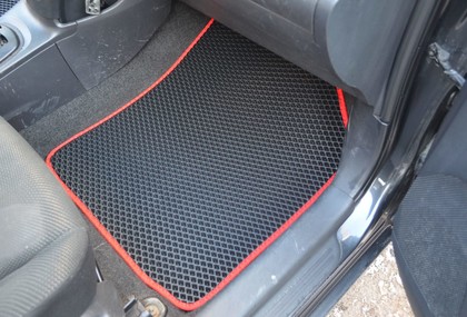 Коврики на Toyota Yaris II 2005 - 2011 в Туле