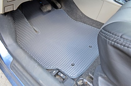 Коврики на Toyota Yaris II 2005 - 2011 в Туле